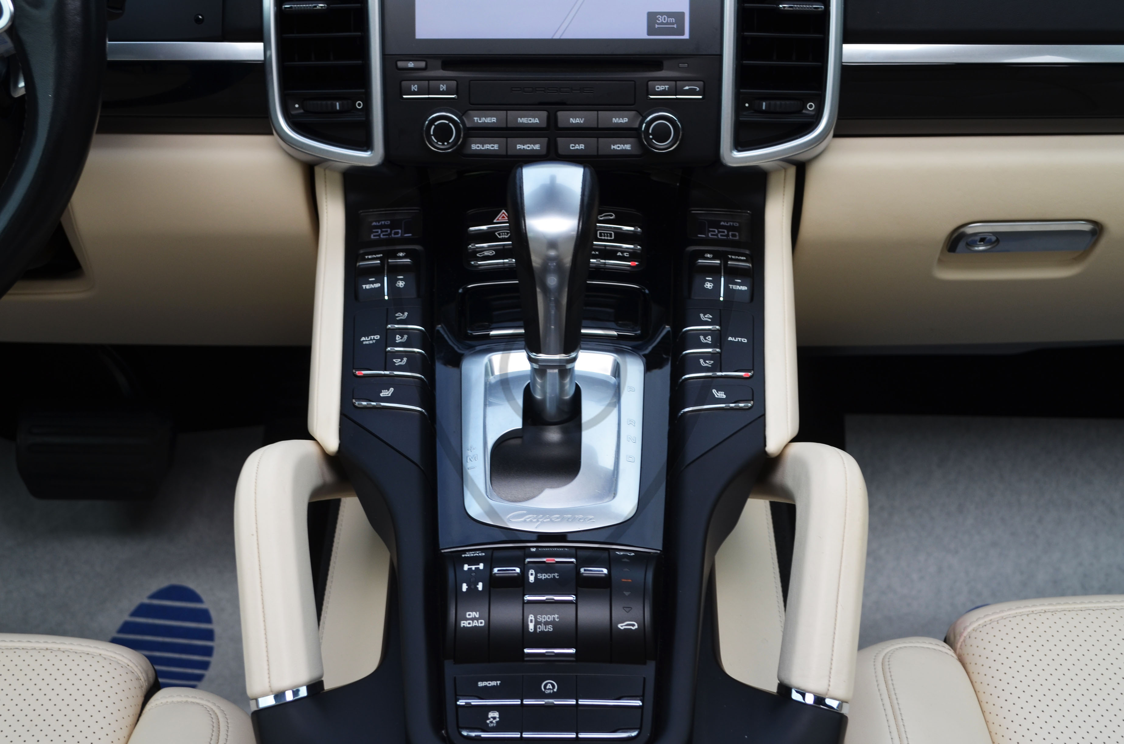 PORSCHE CAYENNE — image 11